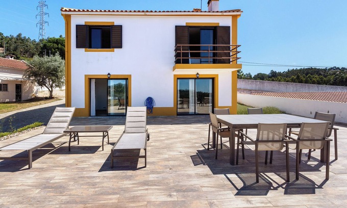 Riachos Villa | Maison de vacances 'Casa Girassol' avec piscine partagée, terrasse privée et accès Wi-Fi