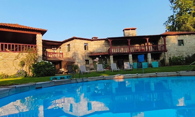 Povoa de Lanhoso Maison | Holiday Home 'Casa Nova Das Oliveiras' with Mountain View, Wi-Fi and Air Conditioning