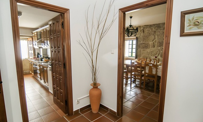 Areas Appartement | Holiday Home 'Casa Rectoral Apartamento Regueiro' with Mountain View, Shared Pool and Wi-Fi