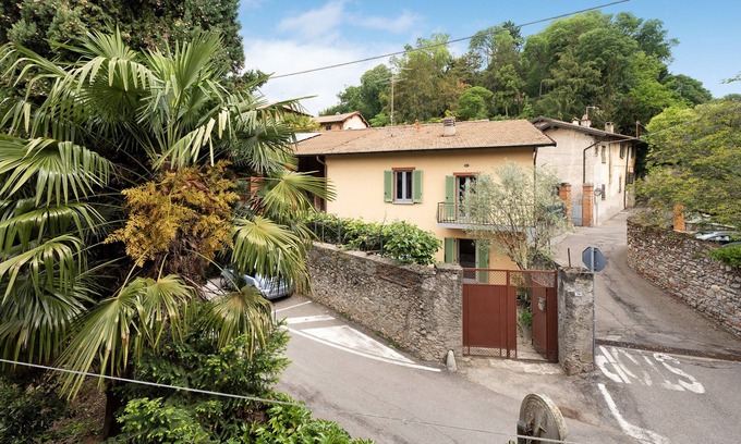 Ispra Maison | Maison de vacances 'Casa Romantica' avec terrasse privée, balcon et Wi-Fi