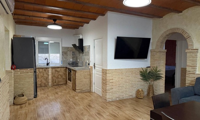 Albudeite Maison | Holiday Home 'Casa Rural El Jardín De Sara' with Mountain View, Wi-Fi and Air Conditioning