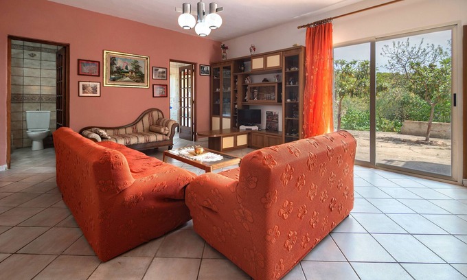 Iglesias Historic Centre Maison | Maison de vacances "Casa Teresa" avec vue sur les montagnes, terrasse privée et climatisation.