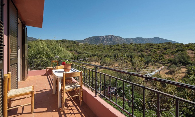 Iglesias Historic Centre Maison | Maison de vacances 'Casa Teresa' avec vue sur les montagnes, balcon et climatisation.