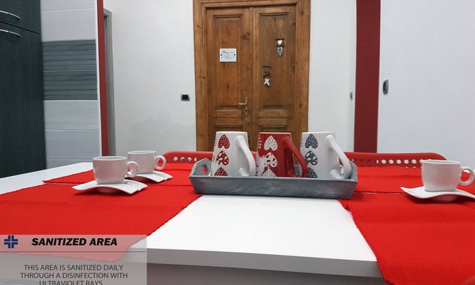Vasto Appartement | HOLIDAY HOME Central Station, Business Center, Naples city centre, Mary's Room