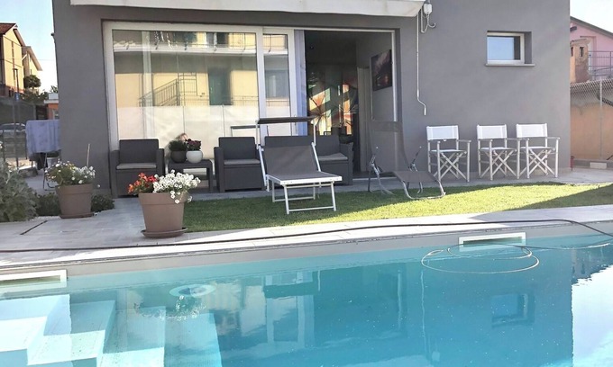 Marotta Maison | Maison de vacances 'Chalet Al Mare' avec piscine privée, jardin privé et climatisation