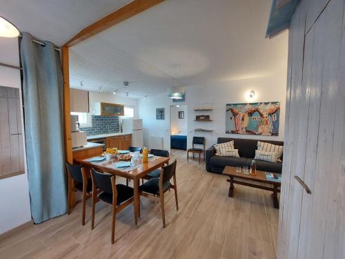L'Epine Maison | Holiday Home Charme de la Petite Bosse by Interhome