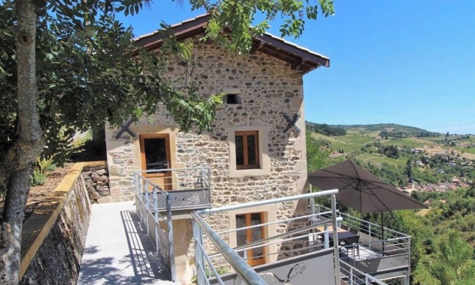 Beaujeu Maison | Holiday Home 'Château Saint-jean' with Mountain View, Private Terrace and Wi-Fi