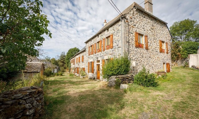 Valuejols Maison | Maison de vacances 'Chez Félicie' avec terrasse privée et jardin commun