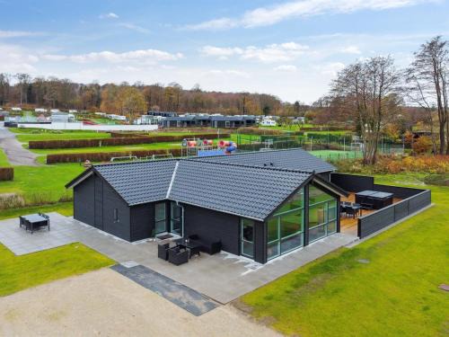 Grønninghoved Strand Maison | Holiday Home Clare - 100m from the sea by Interhome