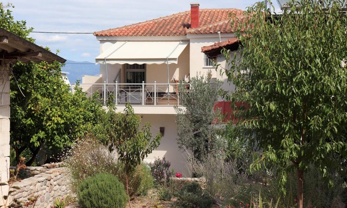Selianitika Maison | Holiday home close to the beach, walking distance to the center of the village w