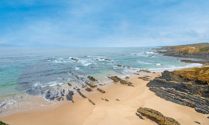Longueira Maison | Holiday Home 'Costa Do Moinho' with Private Terrace, Balcony and Wi-Fi