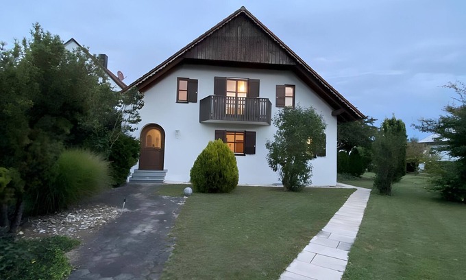 Pforring Maison | Holiday Home 'Country House in Pförring' with Balcony and Wi-Fi