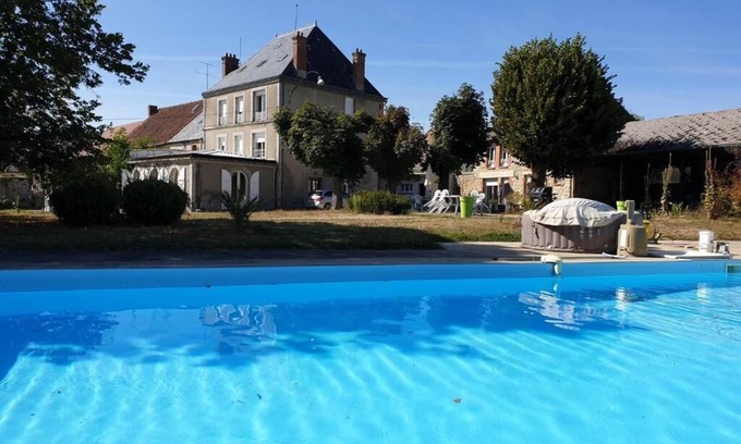 Bussiere-Dunoise Maison | Holiday Home 'Domaine De La Caure' with Shared Pool, Wi-Fi and Air Conditioning