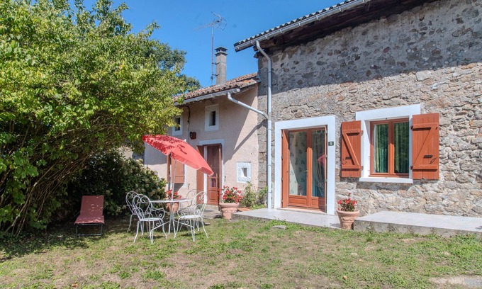 Saint-Mathieu Maison | Holiday Home 'Des Tilleuls' with Private Garden