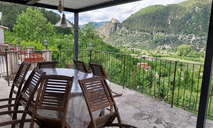 Entrevaux Maison | maison de vacance de rêve-calme repos-animaux acceptés-vue UNIQUE sur citadelle