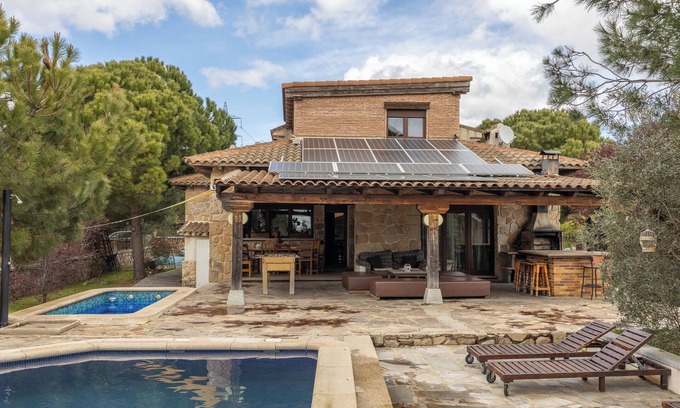 El Berrueco Maison | Maison de vacances 'El Berrueco' avec vue sur les montagnes, piscine privée et Wi-Fi