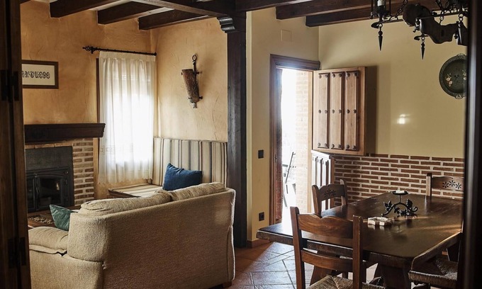 Hontanar Maison | Holiday Home 'El Cantueso 2' with Mountain View, Wi-Fi and Air Conditioning
