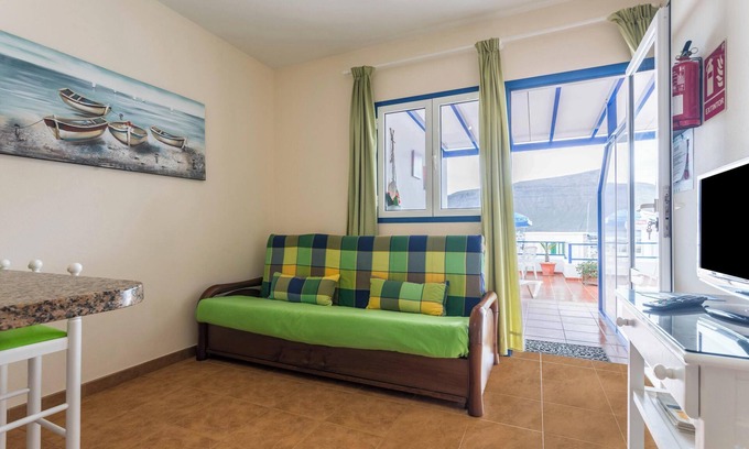 Caleta de Sebo Maison | Maison de vacances "El Sombrerito 5" avec terrasse et Wi-Fi