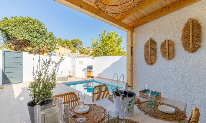 Moraira Maison | Maison de vacances "El Pinito Moraira" avec terrasses privées, piscine privée et Wi-Fi