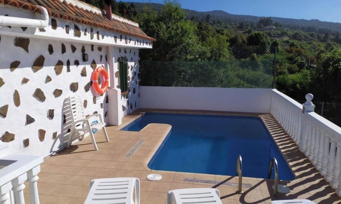 Icod de los Vinos Maison | Maison de vacances "LaCerca" avec vue sur la mer, piscine, Wi-Fi et jardin.