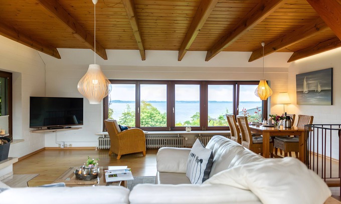 Langballigholz Maison | Holiday Home 'Fördeblick' with Sea View, Private Garden and Wi-Fi
