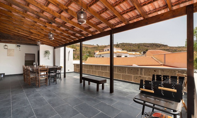 Alajero Maison | Holiday Home 'Fagundo 84' with Mountain View, Private Terrace and Wi-Fi