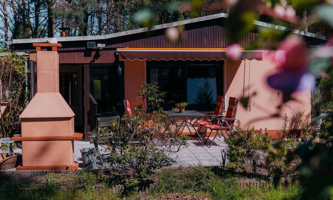 Bohmerheide Maison | Holiday Home 'Ferienhaus Nachtigall' with Private Terrace, Garden and Wi-Fi