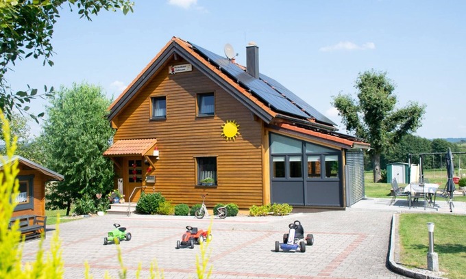 Christanz Maison | Maison de vacances 'Ferienholzhaus Füßmann' avec vue sur les montagnes, terrasse privée et Wi-Fi