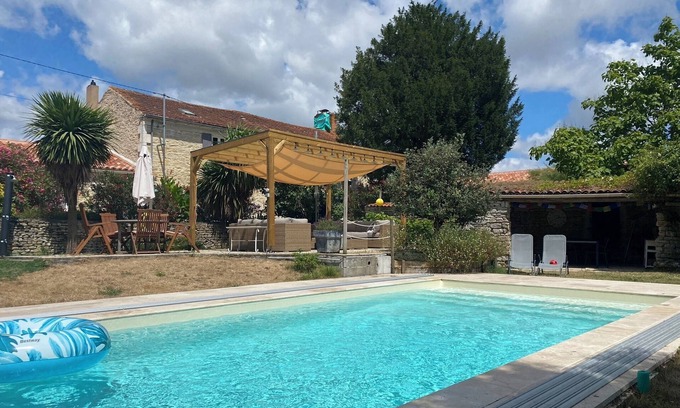 Chaille-les-Marais Maison | Maison de vacances 'L'hébergerie Sablotine' avec piscine privée, terrasse privée et Wi-Fi