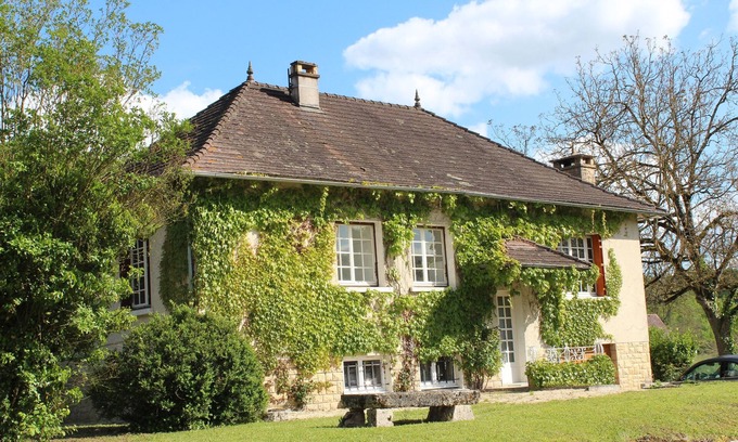 Condat-sur-Vezere Maison | Maison de vacances en Périgord juste renovée avec piscine privée et magnifiques vues sur la campagne