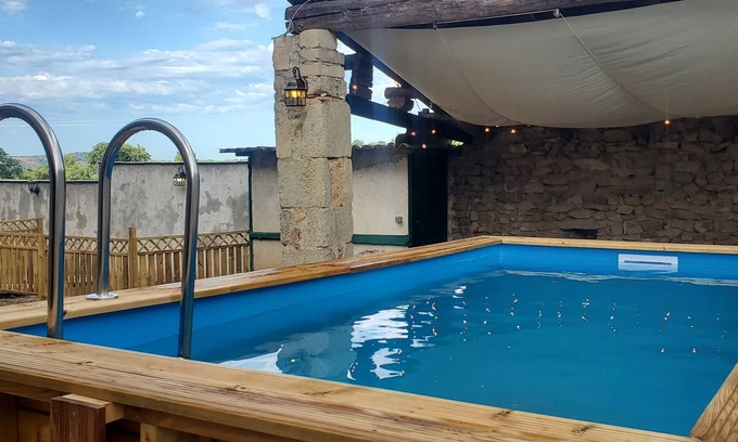 Laurac-en-Vivarais Maison | Holiday Home 'Mas Des Genêts' with Mountain View, Balcony and Wi-Fi