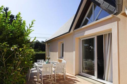 Saint-Germain-sur-Ay Maison | Holiday Home in Normandy near Sandy Beach