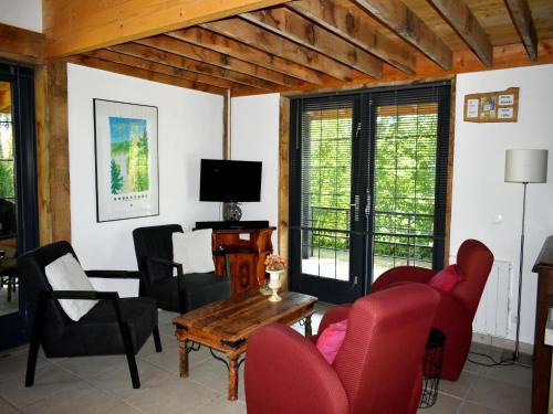 Saint-Honore-les-Bains Maison | Holiday Home in Saint-Honore near Gorges