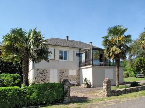 Altillac Maison | Holiday Home Freyssignes by Interhome