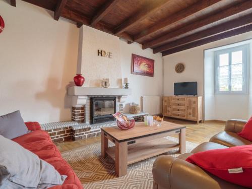 Berneuil Maison | Holiday Home Gîte La Truffière Saintongeaise by Interhome