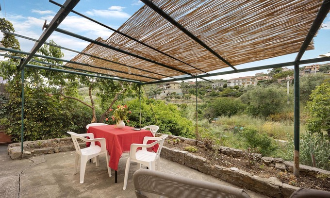 Artallo Maison | Holiday Home "Giromina" with Mountain View, Private Garden & Wi-Fi
