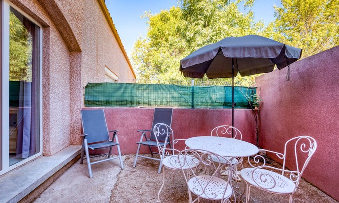 Le Bosc Maison | Holiday Home 'Gîte Duplex Cour Proche Lac Salagou' with Private Garden and Wi-Fi