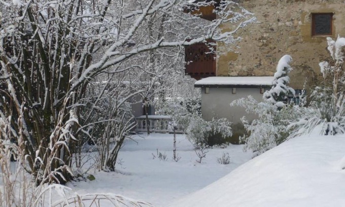 Vaulx Maison | Holiday Home 'Gite La Salicorne' with Mountain View, Shared Pool and Wi-Fi