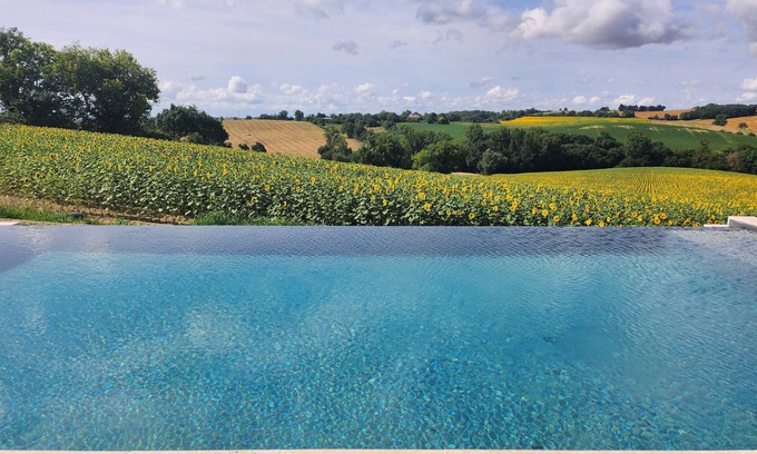 Maurens Maison | Maison de vacances 'Gite Les Hauts D'En Perrin' avec vue sur montagne, Wi-Fi et climatisation