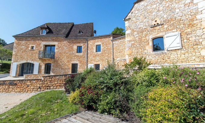 Lacave Maison | Maison de vacances 'Gite Les Hauts De L'ouysse' avec piscine privée, Wi-Fi et climatisation