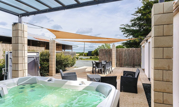 Marans Maison | Maison de vacances 'Gîte Panda' avec piscine et bain à remous, Wi-Fi et climatisation