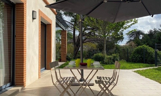 Longages Maison | Holiday Home 'Grande Villa' with Private Terrace, Private Garden and Wi-Fi