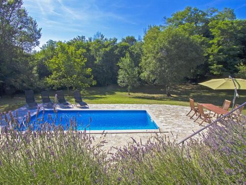 Topid Maison | Holiday Home Green by Interhome