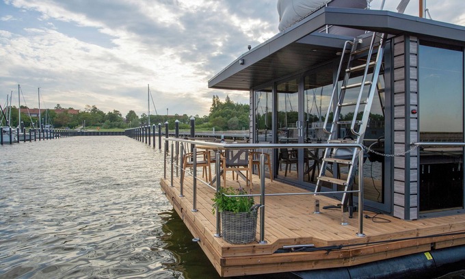 Knieper Nord Maison | Maison de vacances 'Hausboot Seeadler Stralsund' avec vue sur la mer