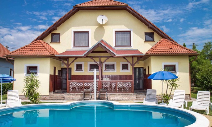 Balatonmariafurdo Maison | Maison de vacances dans un endroit calme près de la plage avec piscine et barbecue