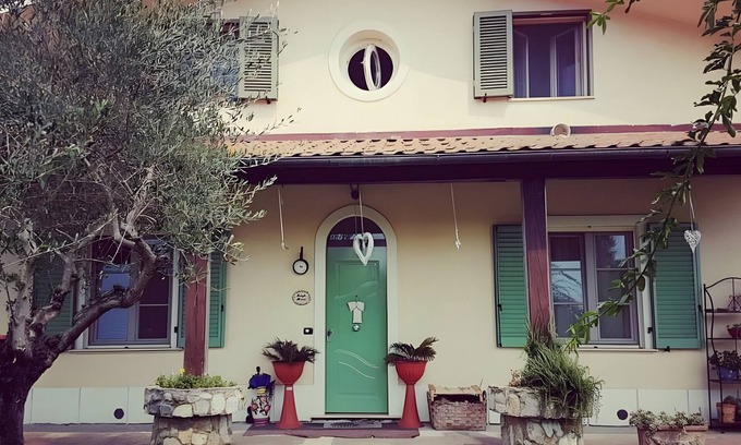Massa Maison | Holiday Home 'Il Verziere Delle Rose' with Private Garden, Wi-Fi and Air Conditioning
