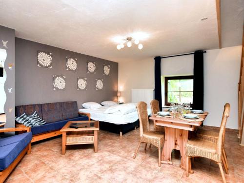 Schoenberg Maison | Holiday Home in Ardennes with Scenic Terrace, cleaning included