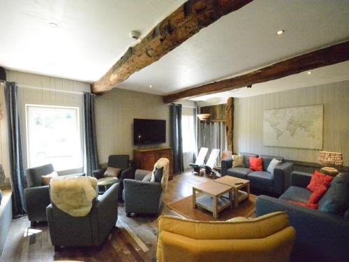 Gembes Maison | Holiday Home in Bièvre with Terrace, cleaning included