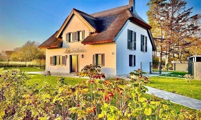 Glowe Maison | Holiday home in Glowe with swimming pool