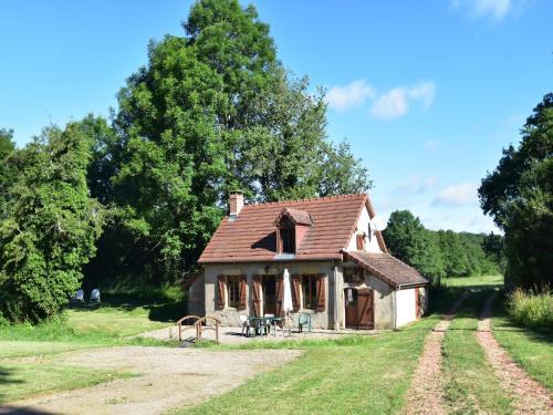 Isenay Maison | Holiday Home in Isenay near Lake and Forest